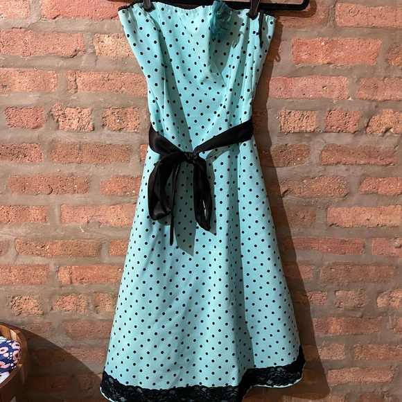 Windsor Dresses & Skirts - Polka dot homecoming dress